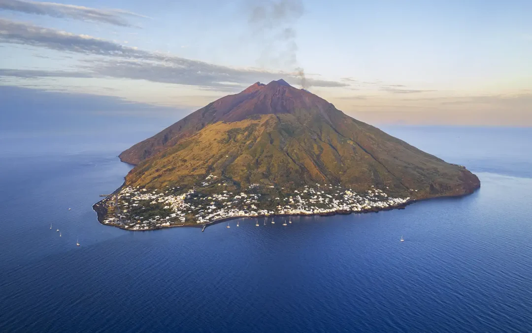 Esperienza Indimenticabile tra le Isole Eolie: 4 Giorni di Mare, Cultura e Relax